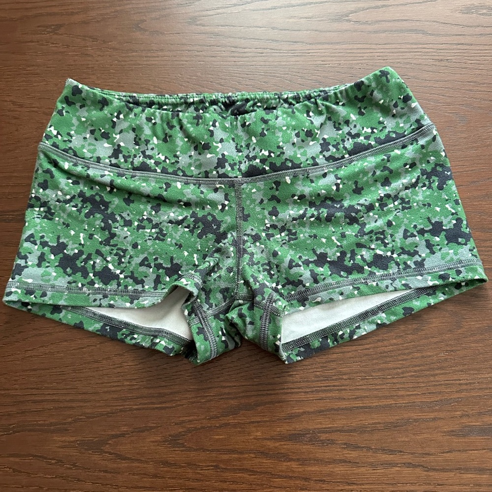 Fleo Shorts - Evergreen Camo